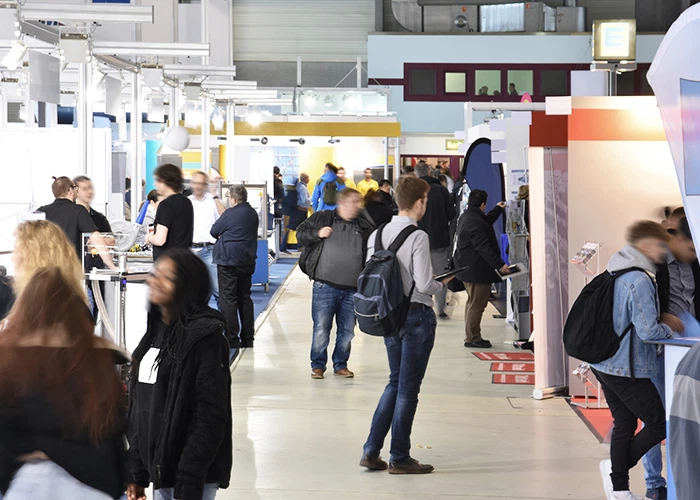 Transformez les visiteurs d'une allée de salon professionnel en leads